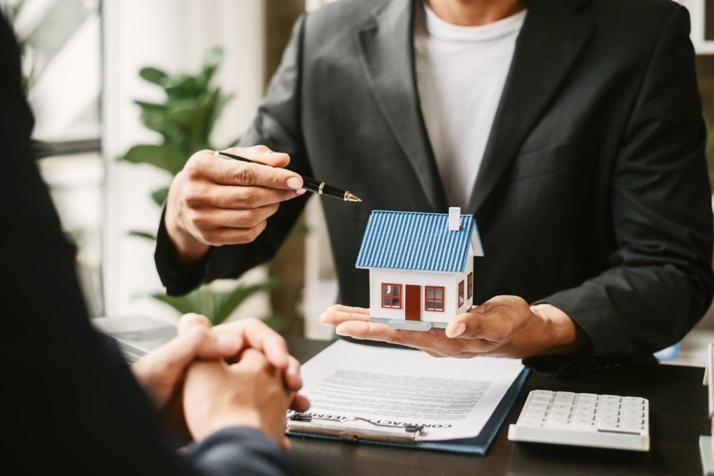 Hỗ trợ xem nhà và chốt thuê căn hộ
